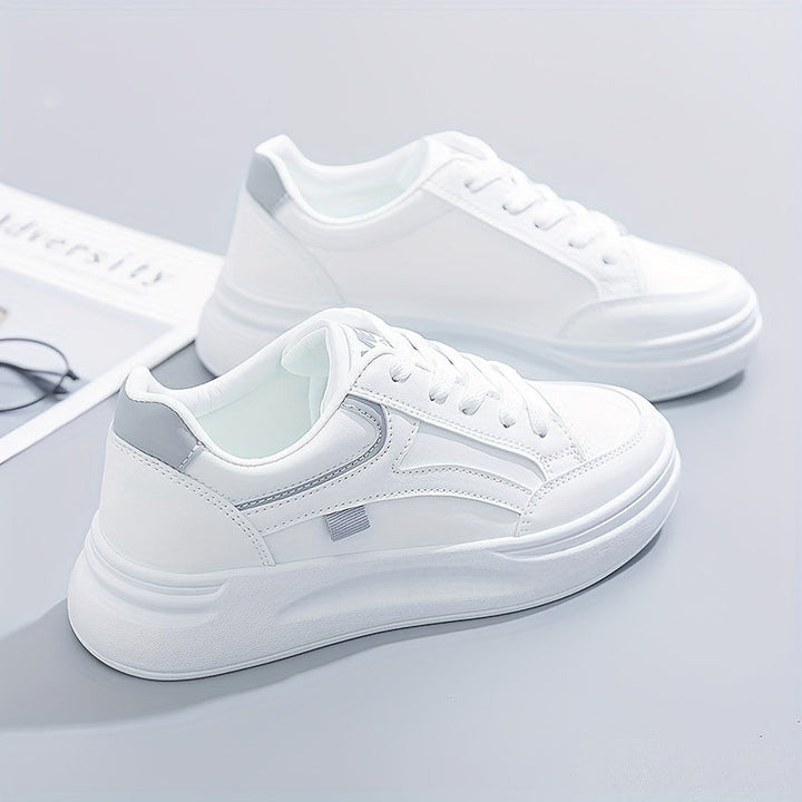 Schicke weiße Sneakers mit leichtem Komfort