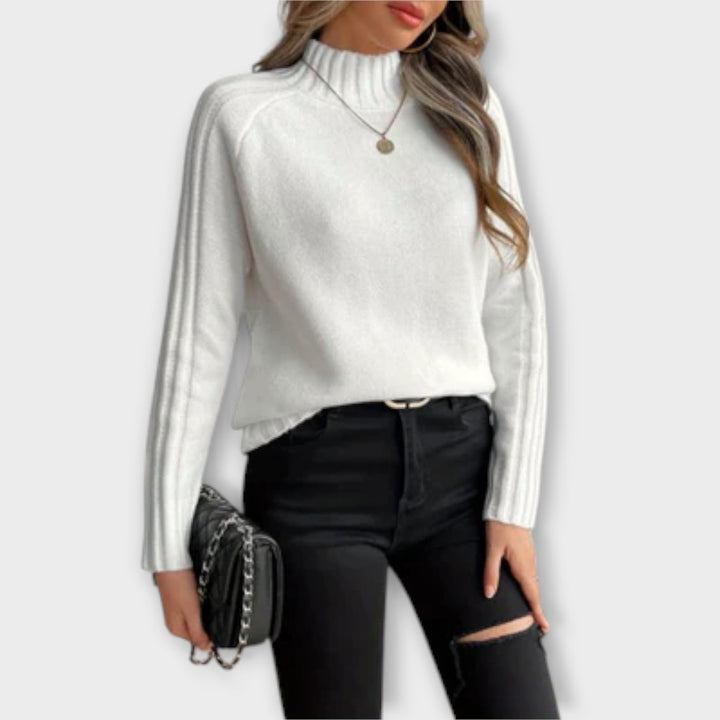 Hannah - Eleganter weißer Pullover mit Stehkragen