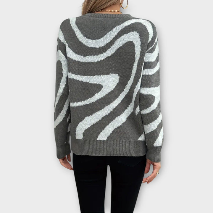 Larissa - Grauer und weißer Pullover aus Plüsch mit Zebramuster