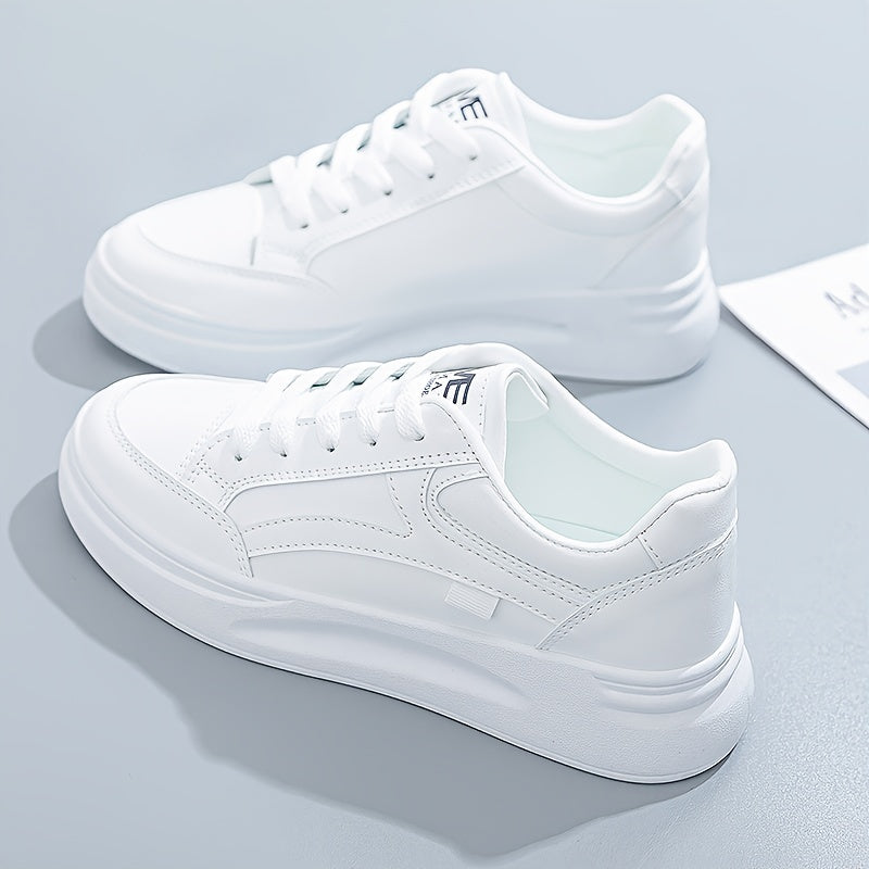 Schicke weiße Sneakers mit leichtem Komfort
