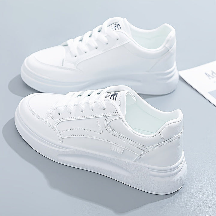Schicke weiße Sneakers mit leichtem Komfort