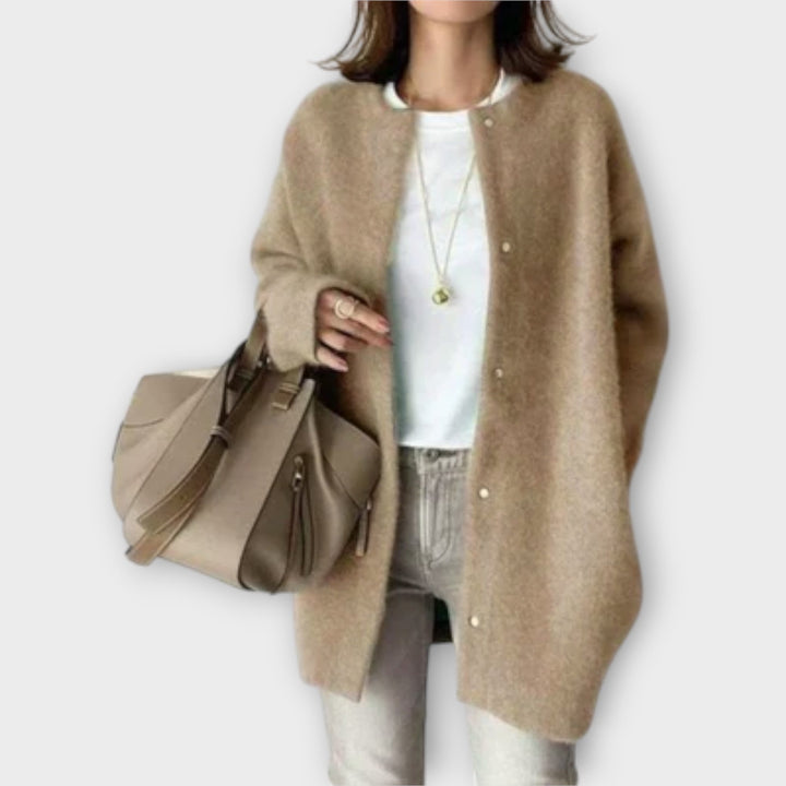 Lilly - Eleganter brauner Cardigan mit Knopfleiste