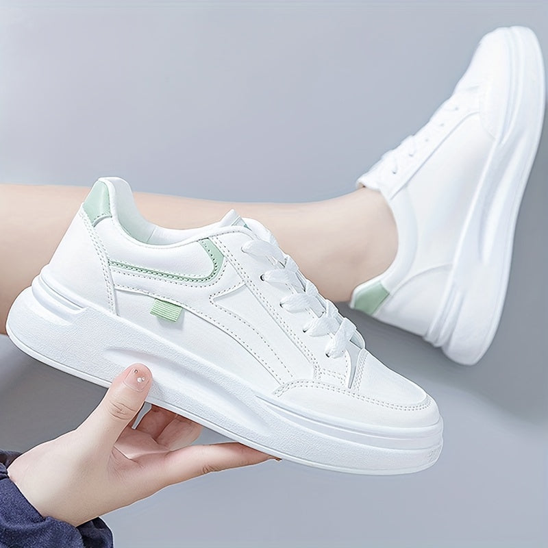 Schicke weiße Sneakers mit leichtem Komfort