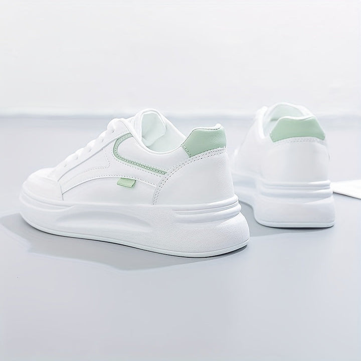 Schicke weiße Sneakers mit leichtem Komfort