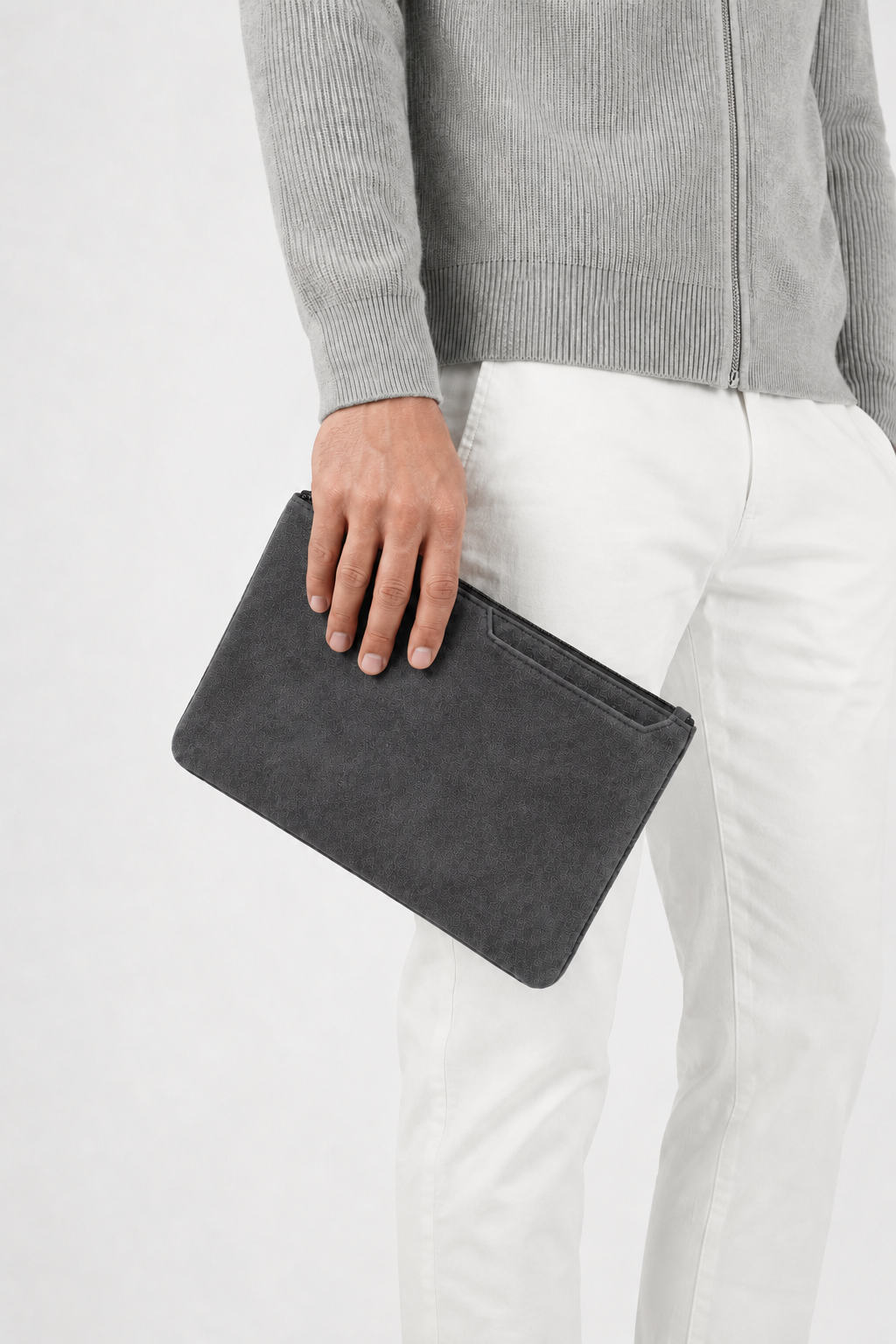 Clutch-Tasche aus dunkelgrauem Alcantara