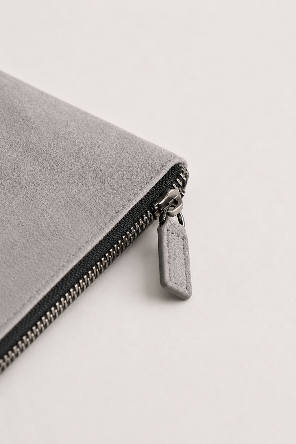 Clutch-Tasche Alcantara Grau Moonstone
