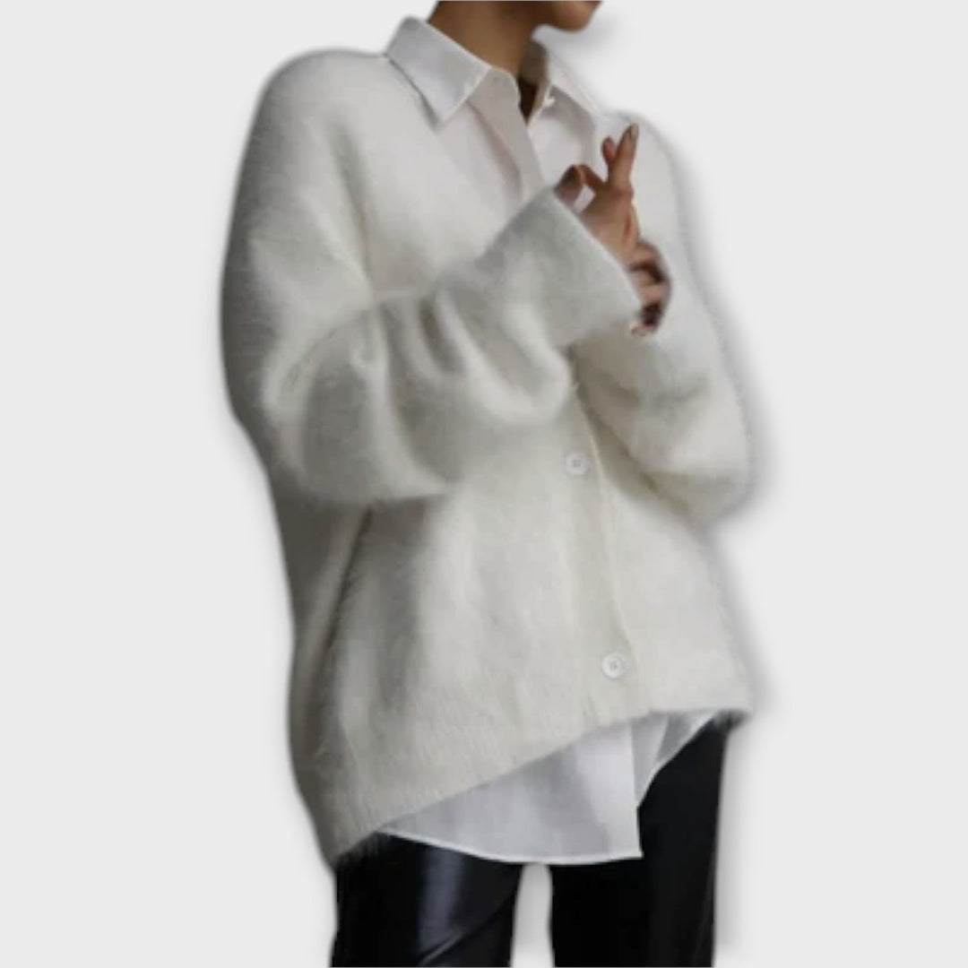 Dahlia - Eleganter Cardigan aus beigem Kunstfell