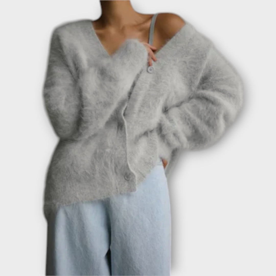 Dahlia - Eleganter Cardigan aus beigem Kunstfell
