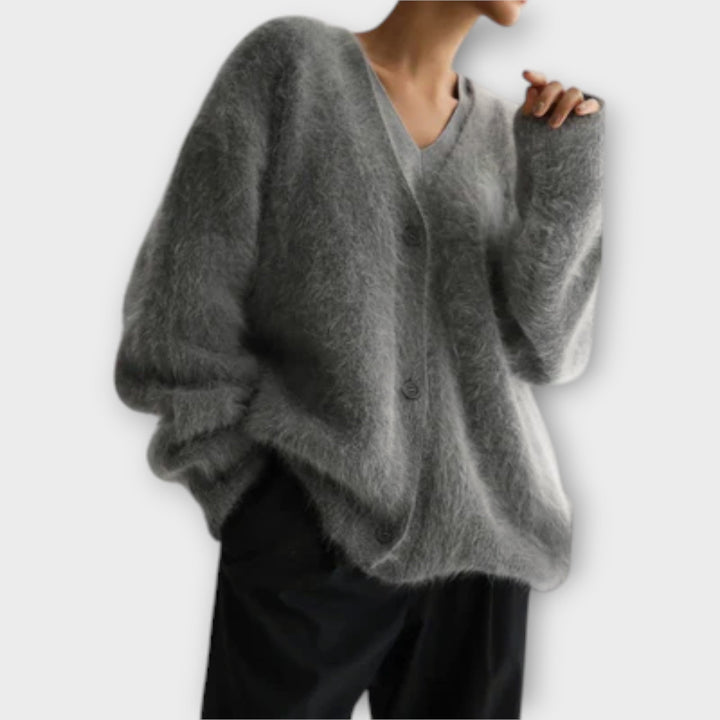 Dahlia - Eleganter Cardigan aus beigem Kunstfell