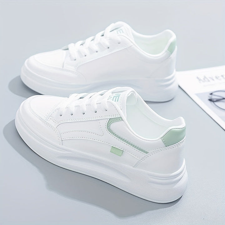 Schicke weiße Sneakers mit leichtem Komfort