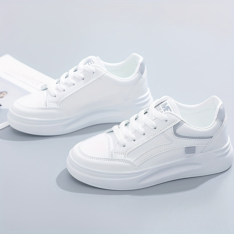 Schicke weiße Sneakers mit leichtem Komfort