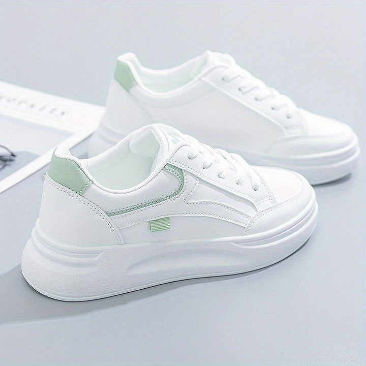 Schicke weiße Sneakers mit leichtem Komfort
