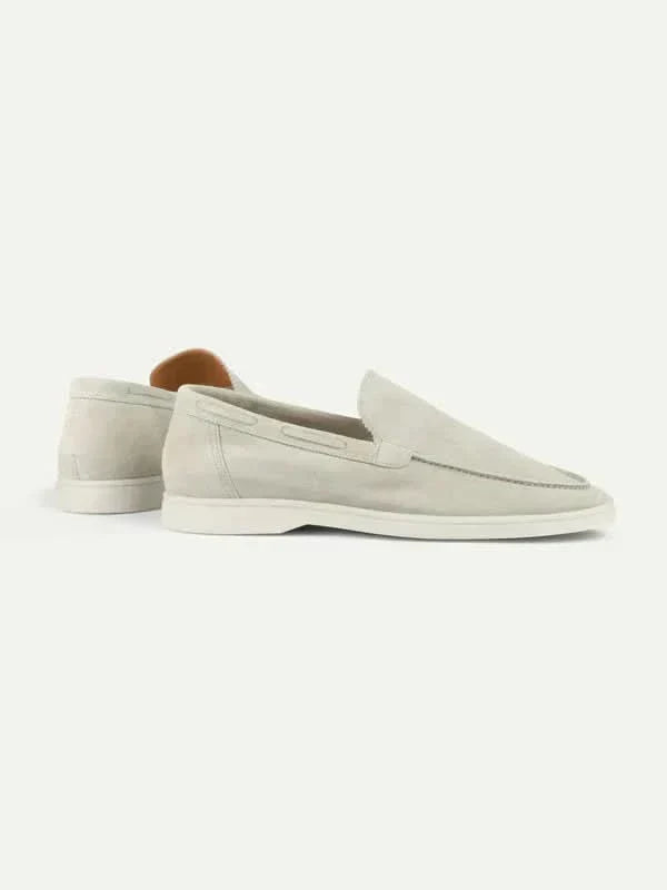 Klassischer Mokassin aus Creme-Suede