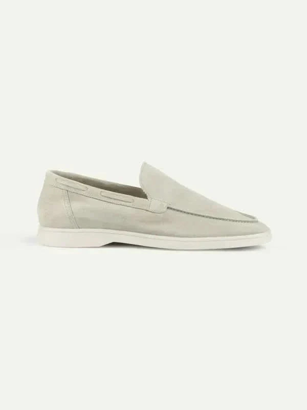 Klassischer Mokassin aus Creme-Suede