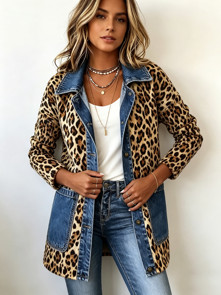 Selma | Lange Kontrastjacke mit Leopardenmuster und Denim-Akzenten