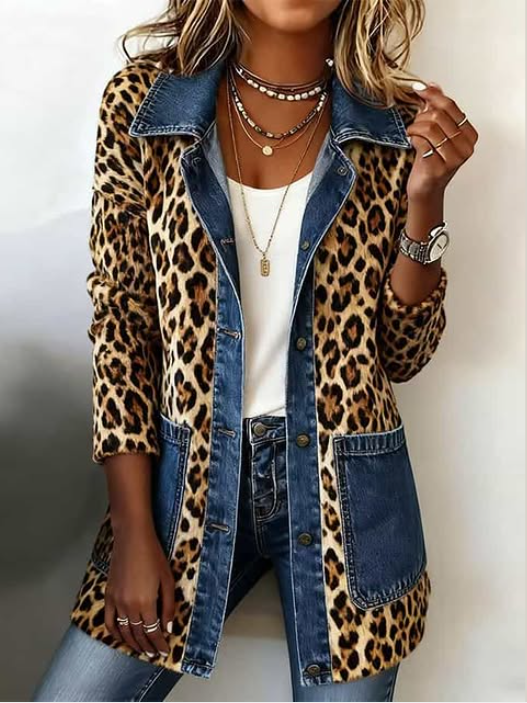 Selma | Lange Kontrastjacke mit Leopardenmuster und Denim-Akzenten