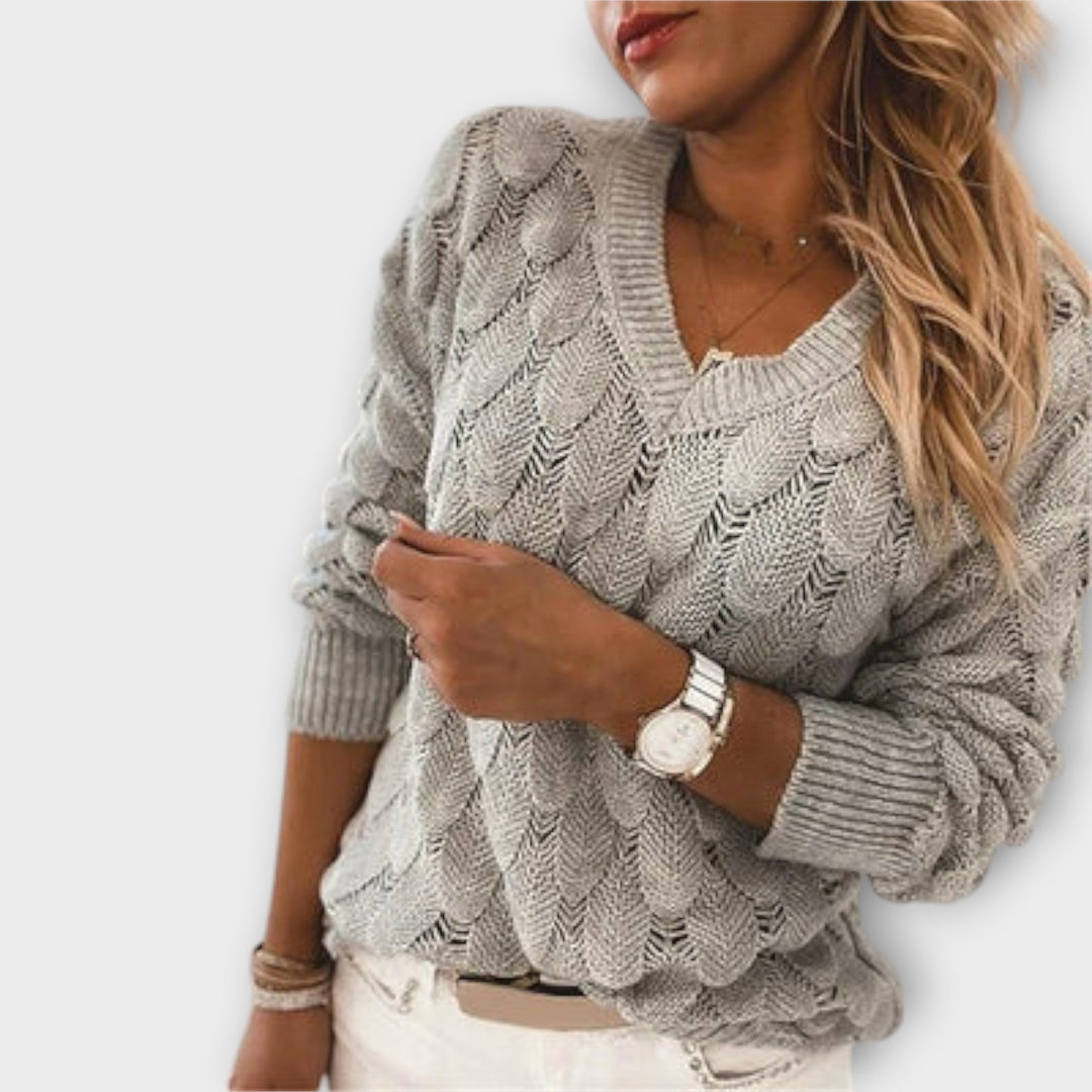 Noemier - Grauer Pullover mit V-Ausschnitt und Lochmuster