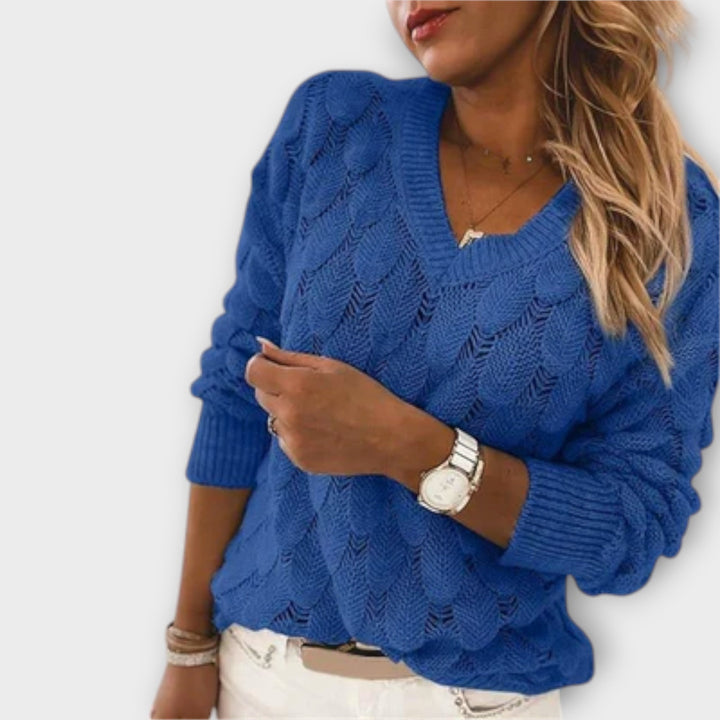 Noemier - Grauer Pullover mit V-Ausschnitt und Lochmuster